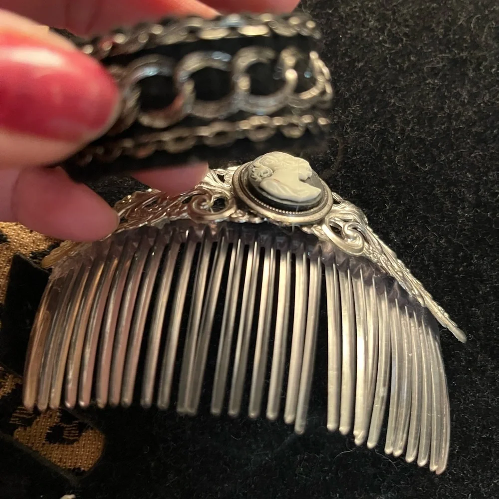 unbranded metal light